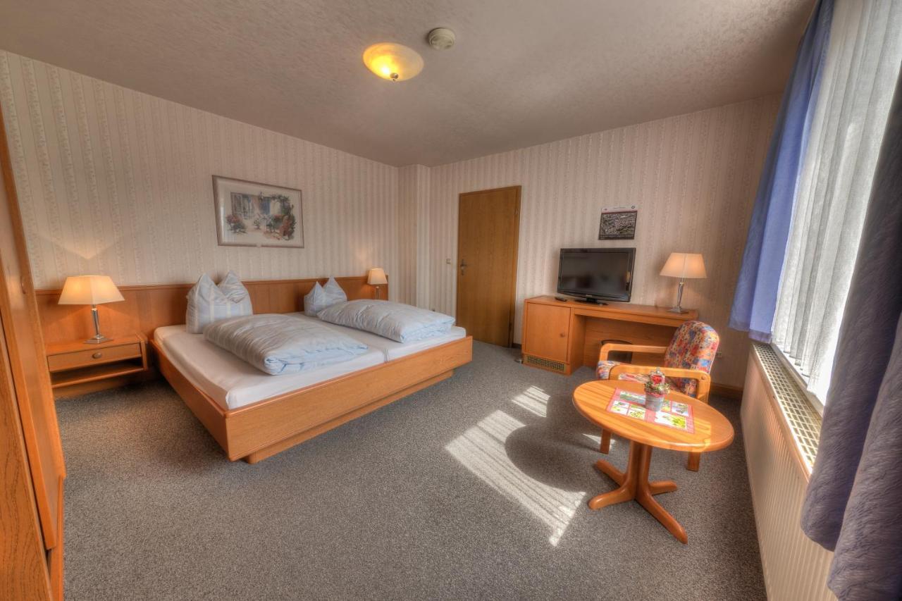 Hotel - Pension & Gaststaette "Alter Koenig" Hettstedt Esterno foto