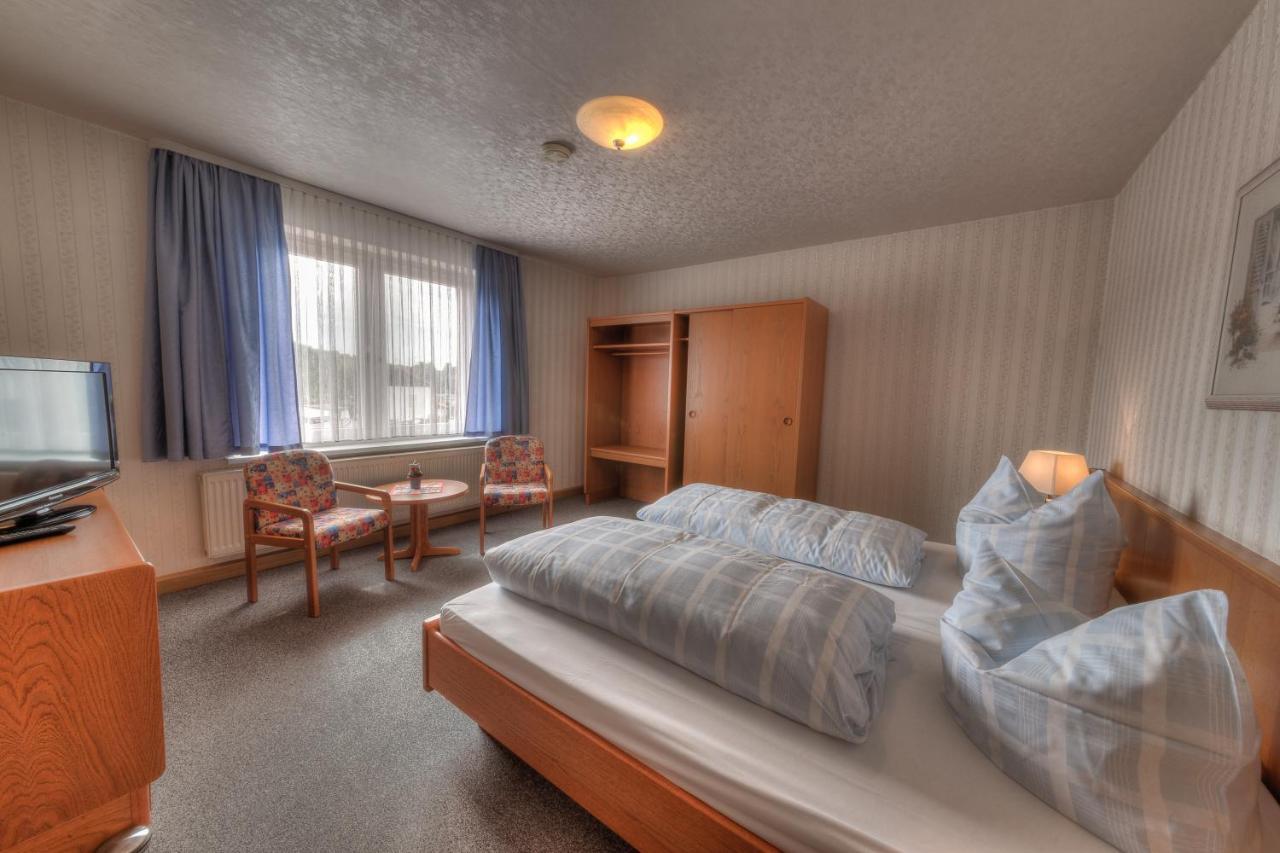 Hotel - Pension & Gaststaette "Alter Koenig" Hettstedt Esterno foto